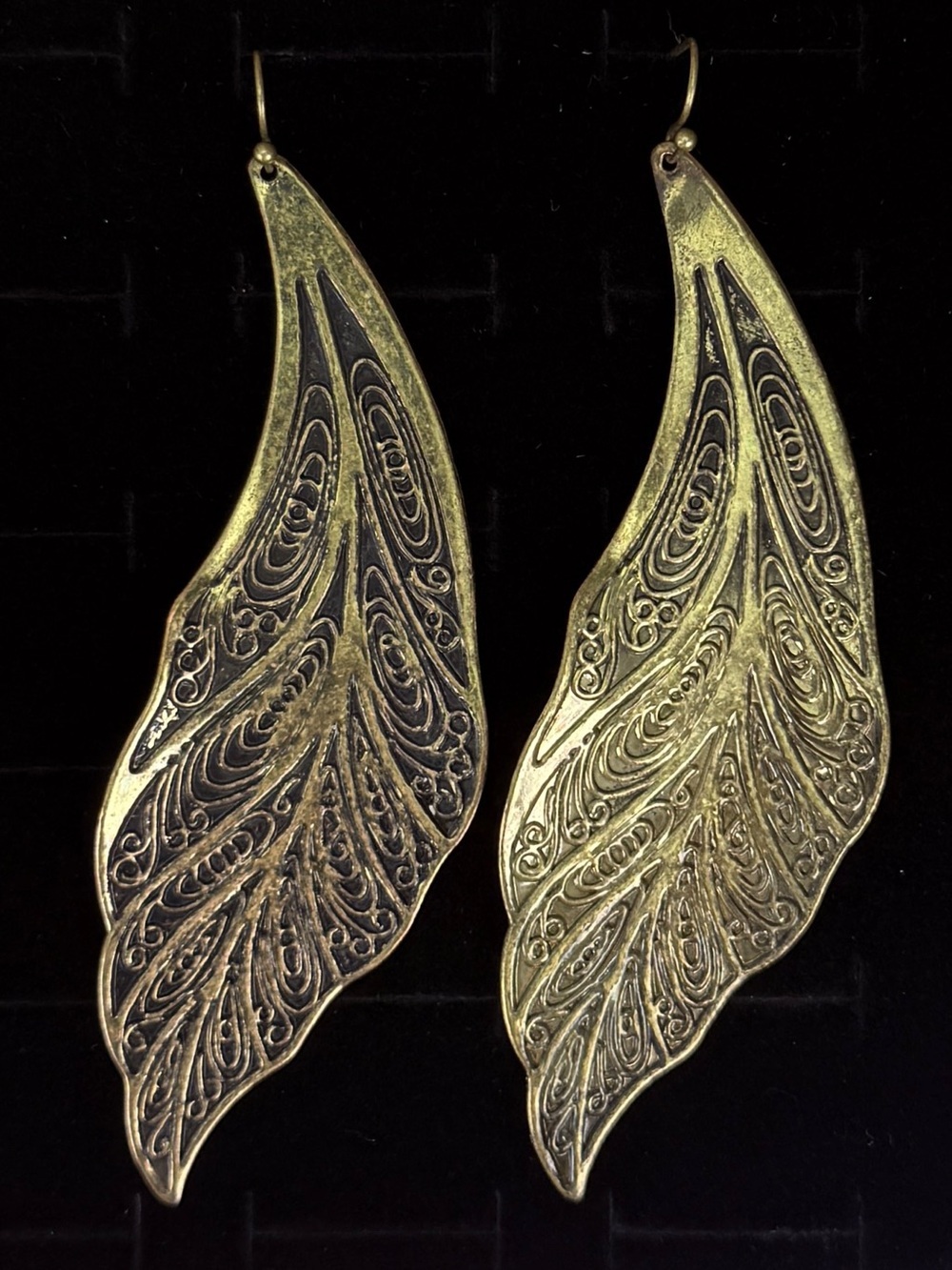Bohemian chic, aged brass tone, etched leaf lightweight pierced dangle earrings